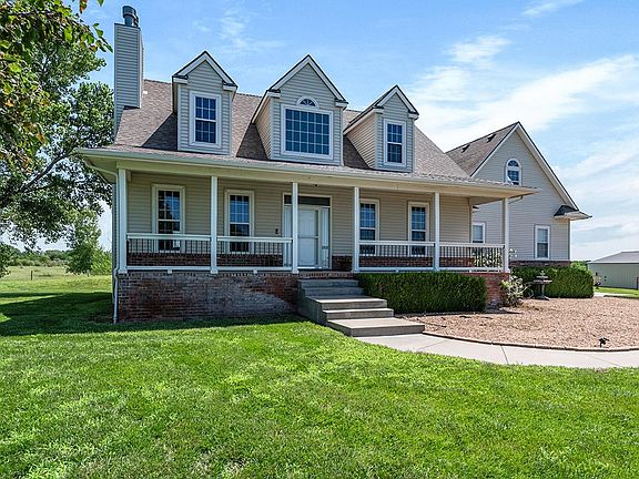 3rd image of 21722 SW Roberta Ln