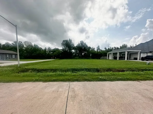 303 Le Belle Maison Dr, Raceland, LA 70394