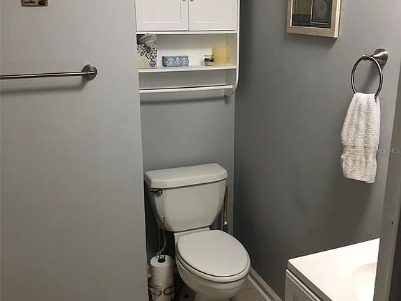 4th image of 2866 Stratford Dr