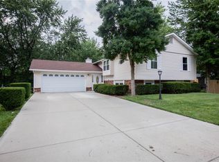 33 S Hillview Dr, Saint Peters, MO 63376