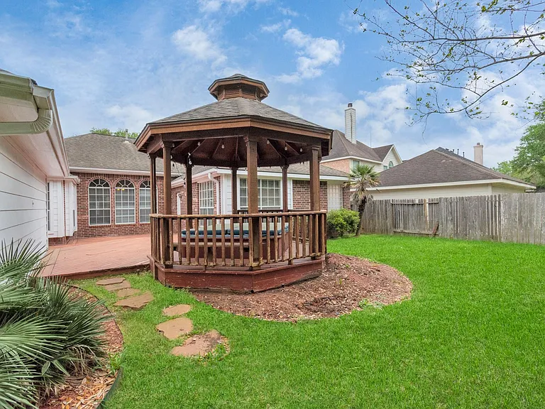 1915 Crescent Oak Dr — Photo 7