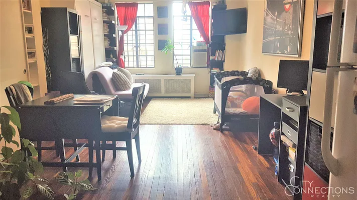 Rented by City Connections Realty | media 9
