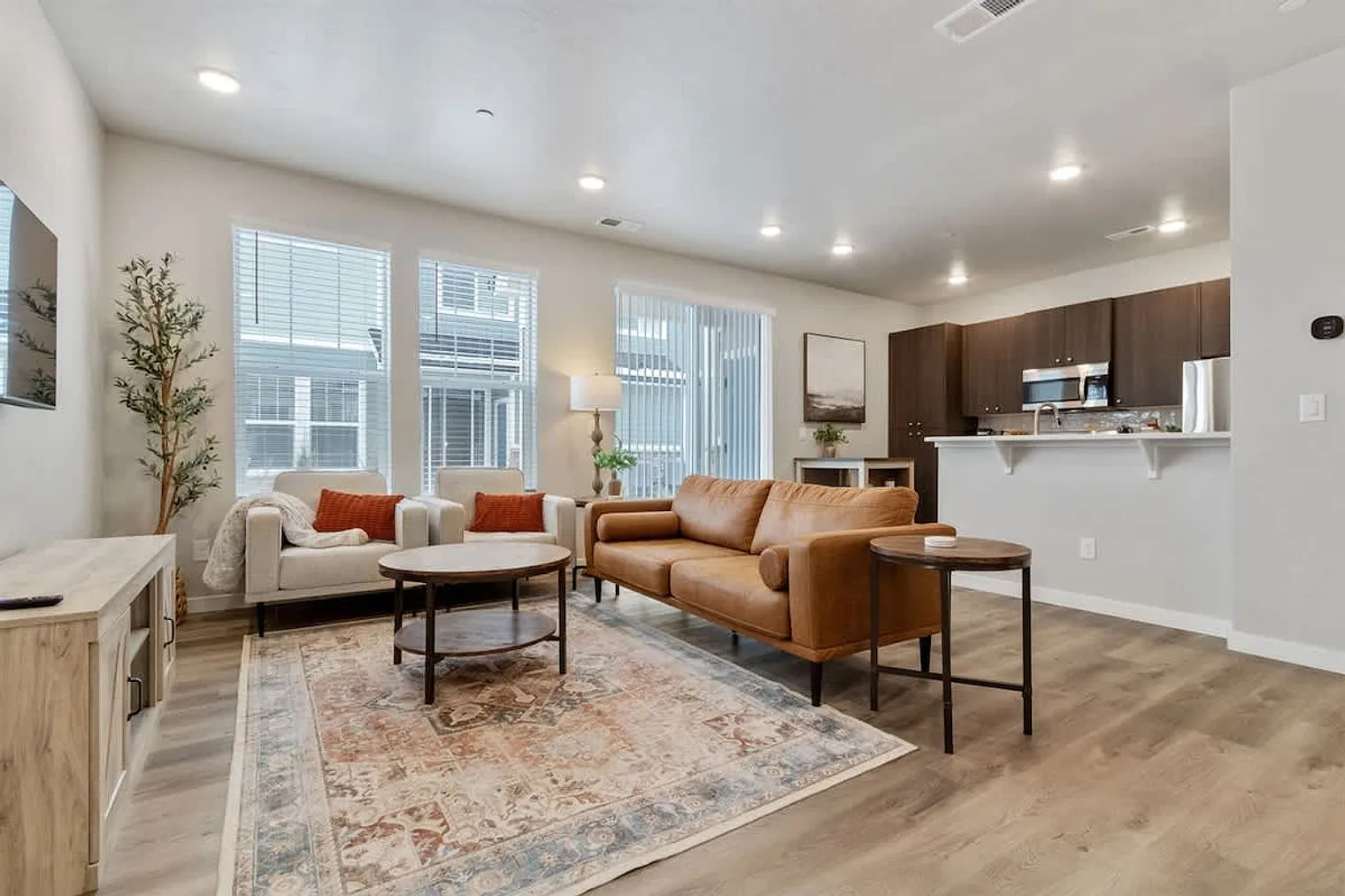 2 bed, 2.0 bath, 365 sqft, $5,018 — Photo 1