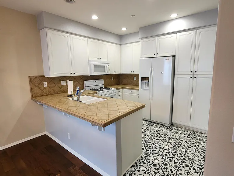 969 S Bluff Rd — Photo 14