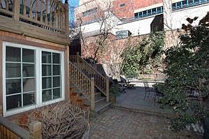 5th image of 441 W 24th St