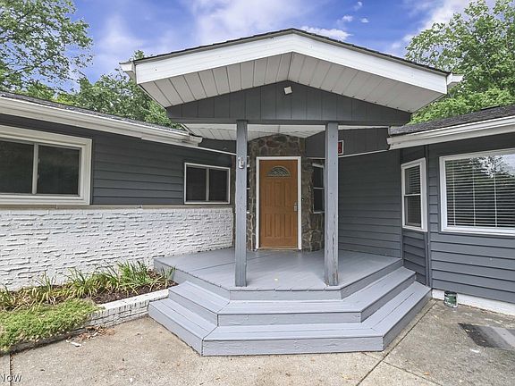 3rd image of 25462 Hilliard Blvd