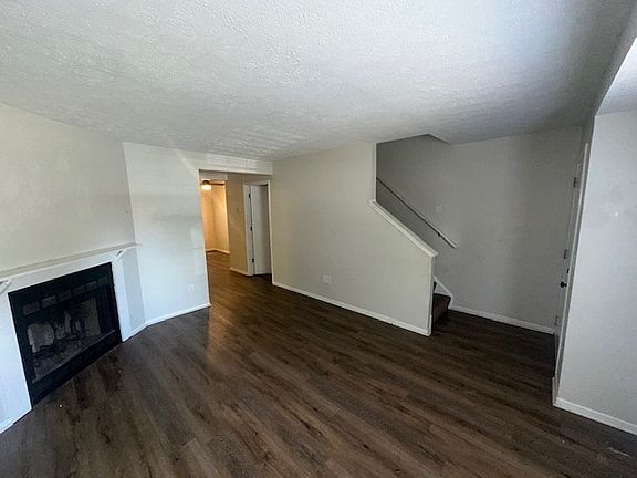 5th image of 950 Hidden Acres Ct #950