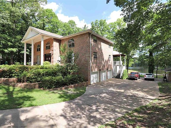 2nd image of 208 Windlake Ln