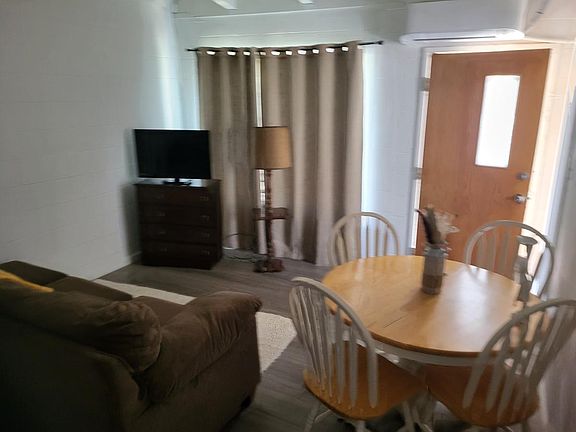 living room/bedroom