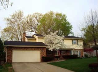 4 Country Club Dr, Danville, IL 61832