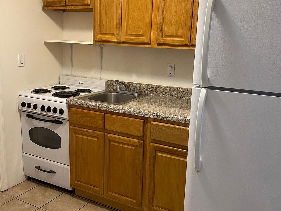 2nd image of 2825 Harrington Ave #A