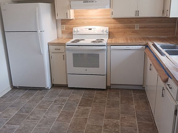 3rd image of 4 Bradley Cir Unit B