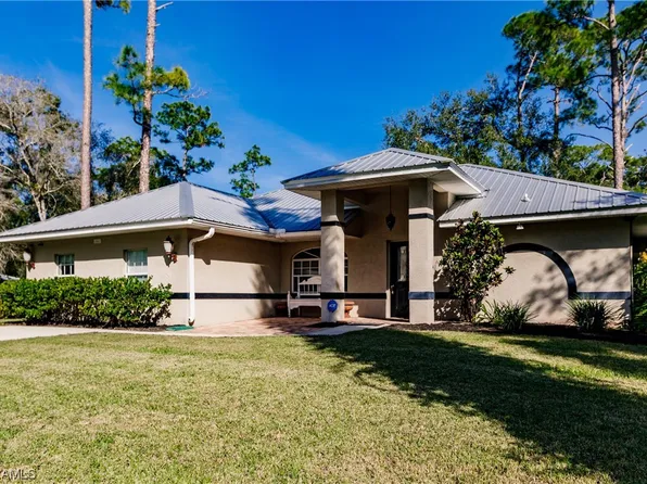 1061 Wood Dr, Labelle, FL 33935