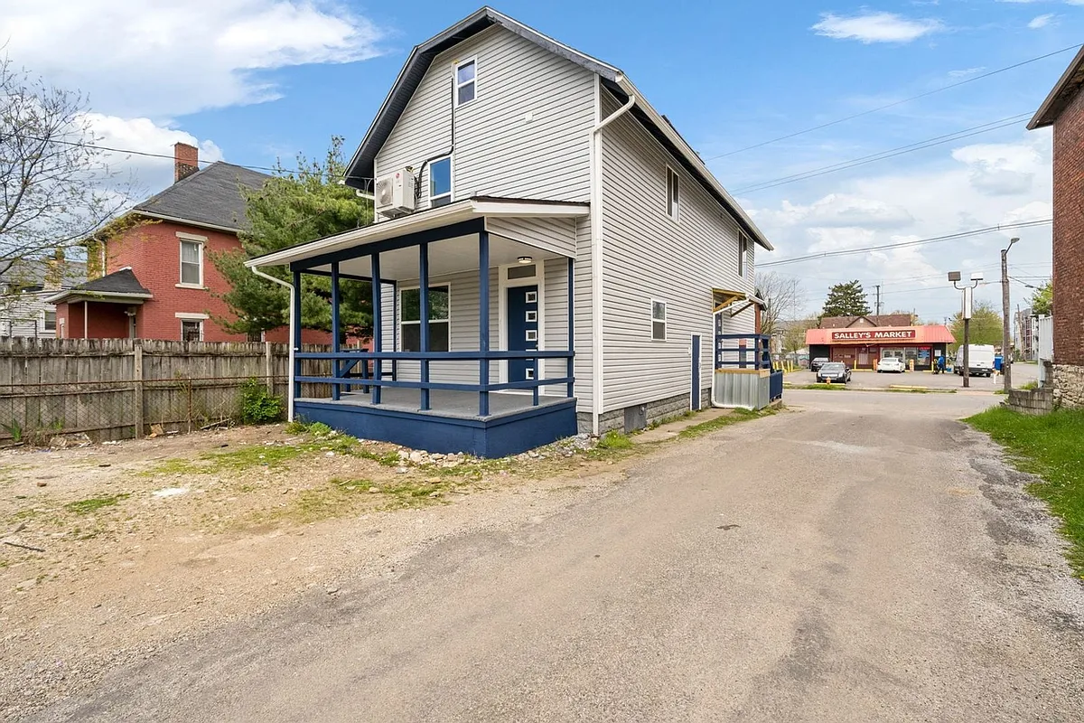 Building Photo - 741 Sullivant Ave #B