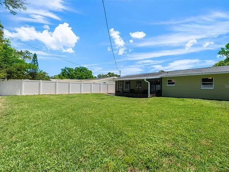 2132 Isabelle St — Photo 12