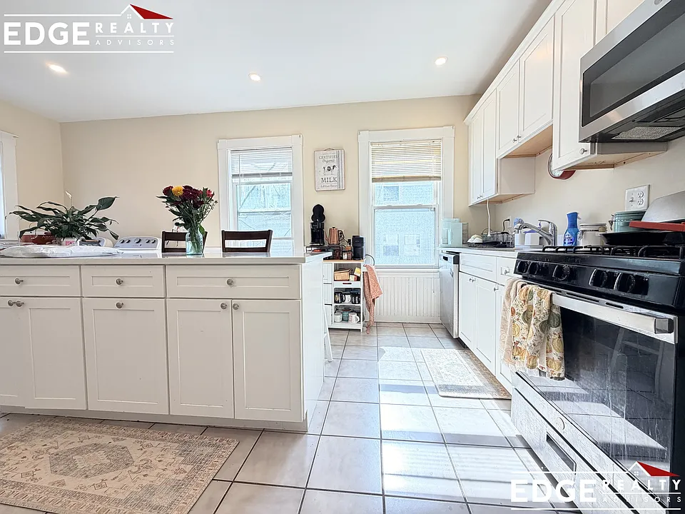 73 Leicester St #2