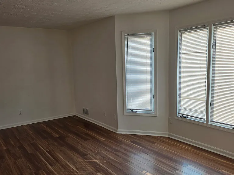 2603 Golfview Ter SE — Photo 4
