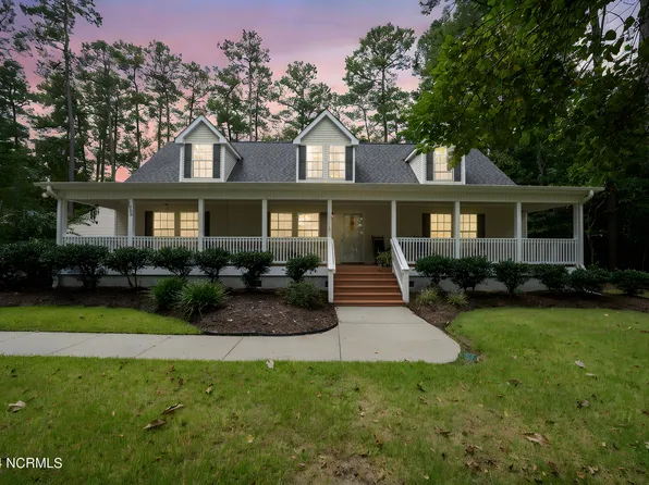 1055 Lexington Avenue NE, Leland, NC 28451