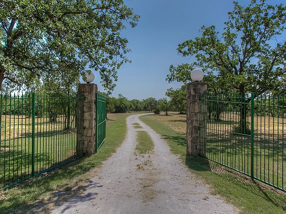 1_9100DicksonRoad-37.jpg
