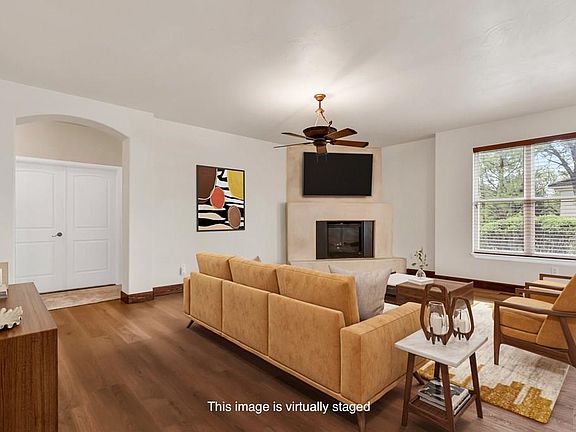 3rd image of 4422 Turnberry Cres