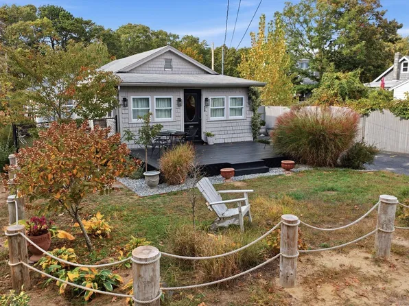 20 Fairbanks St, Wareham, MA 02571