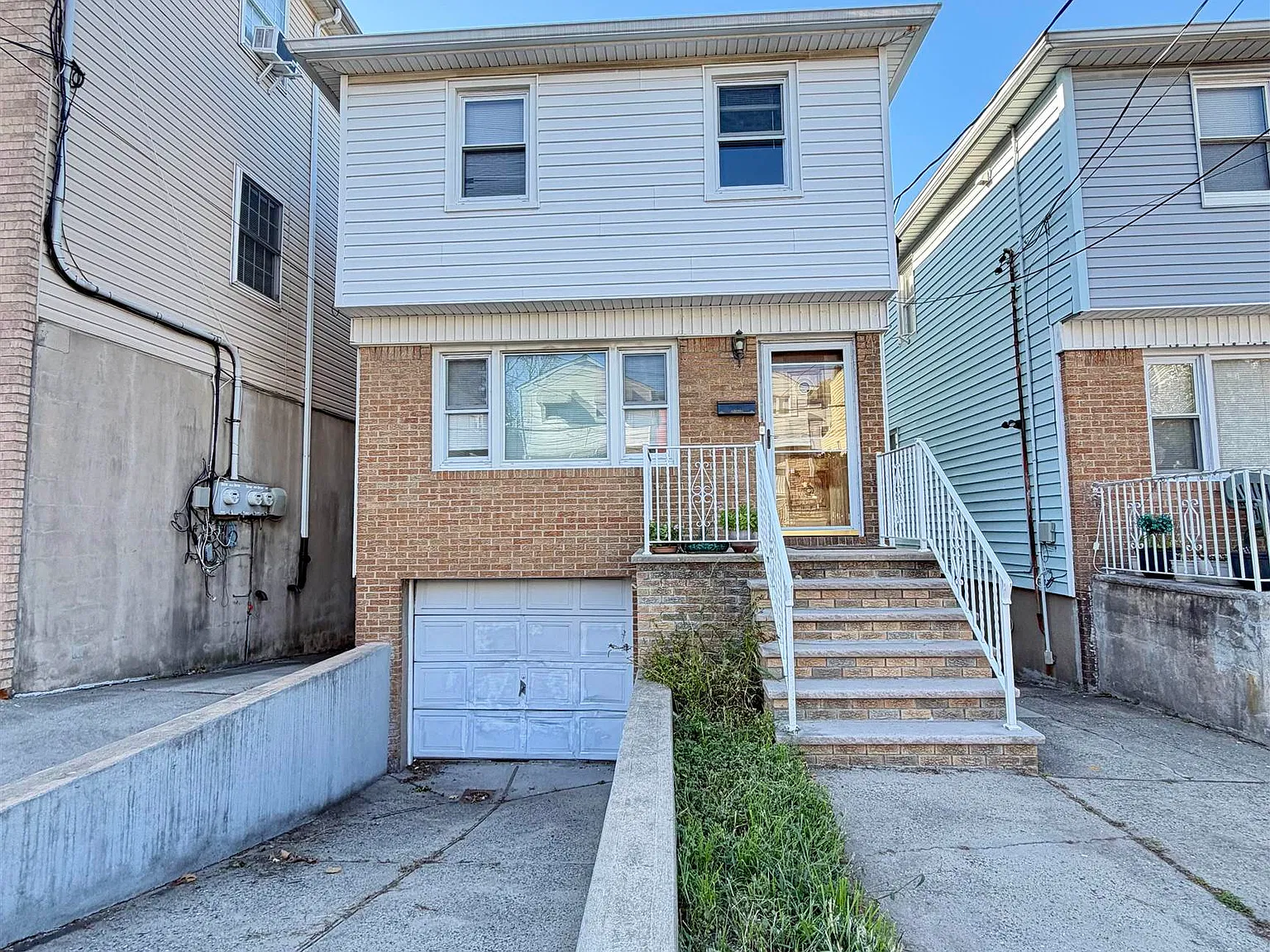 3 bed, 1.5 bath, $4,050 — Photo 1