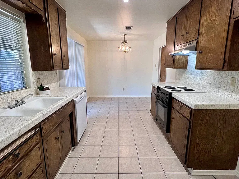1322 Rose Ave — Photo 7
