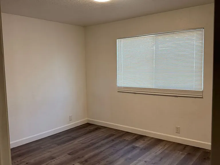 80 Mina Ave — Photo 5