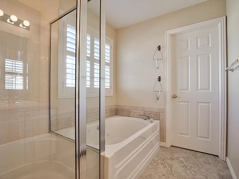 8300 Fairmount Dr — Photo 28
