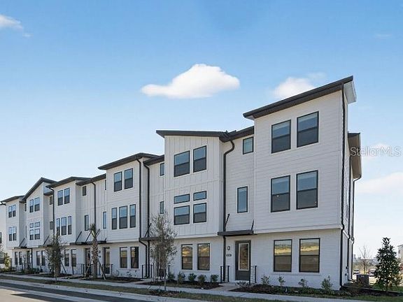 3rd image of 15327 Hamlin Park Dr