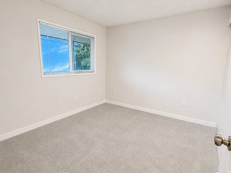 Edmonds Crest Apartments — Photo 6