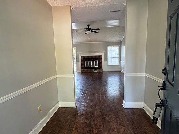 3rd image of 6 Brentwood Pl
