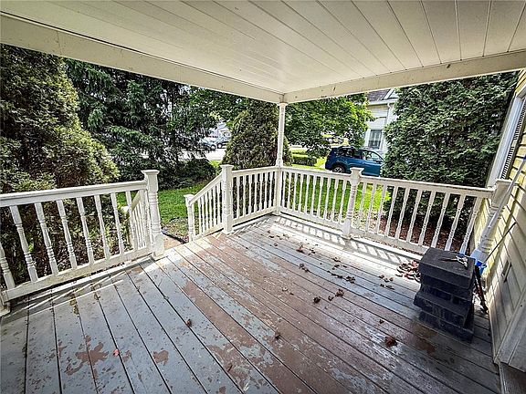 3rd image of 306 Meridian Rd
