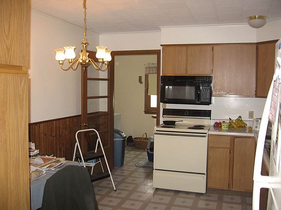 2nd image of 807 E Margaret St