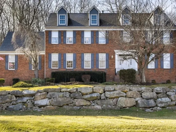 7 Mica Dr, Kinnelon Boro, NJ 07405