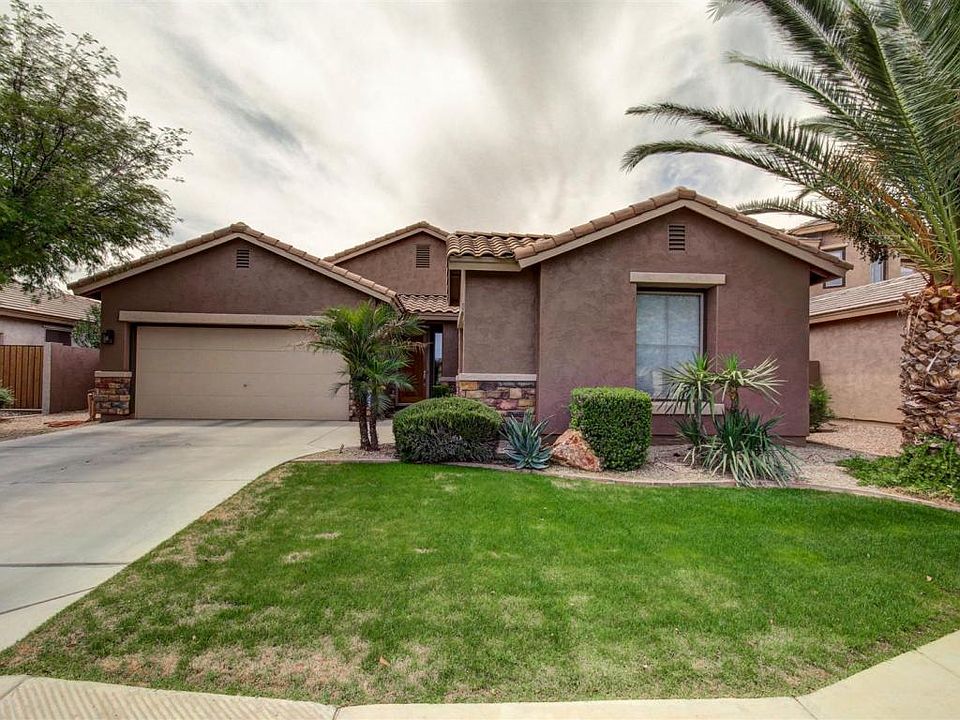 1st image of 121 W Roadrunner Dr