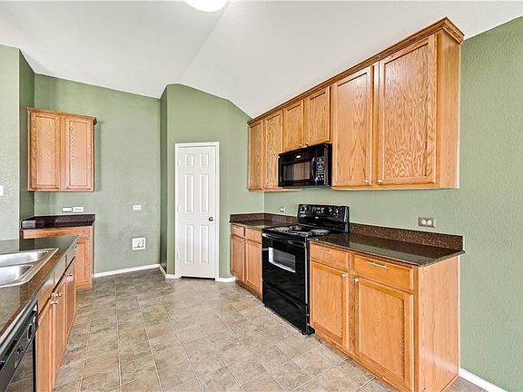 4th image of 348 Chalkstone Dr