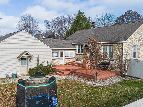 3rd image of 405 Minerva Pl