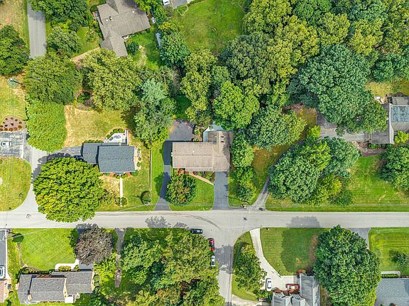 9th image of 1120 Chestnut Mountain Dr