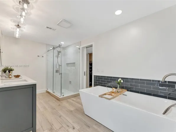 651 E Lake Dasha Ln, Plantation, FL 33324