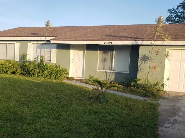 2049 SE Parkwood Circle, Port St Lucie, FL 34952