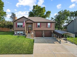 1103 Buttercup St, Smithville, MO 64089