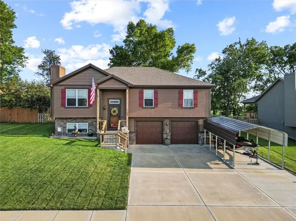 1103 Buttercup St, Smithville, MO 64089