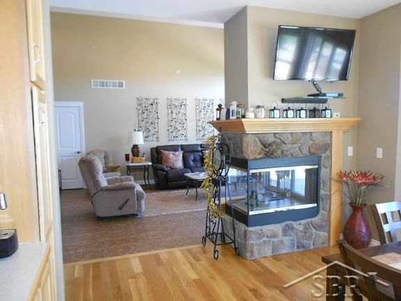 5th image of 10424 Hardwood Ct