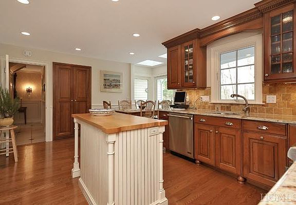 5th image of 15 Jeffrey Ln