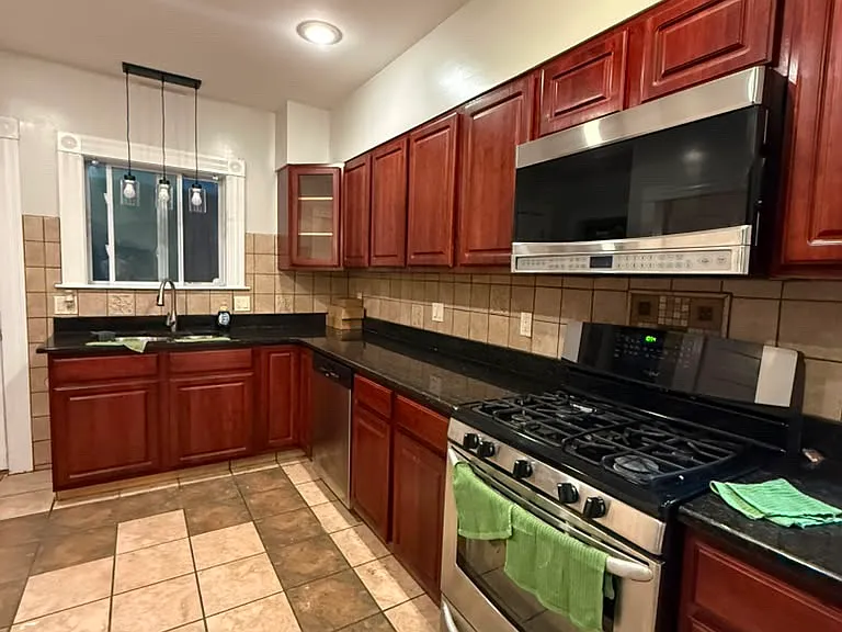 1239 Forest Rd #1 — Photo 3