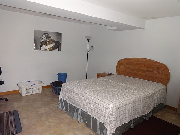 3rd image of 7219 Waterman Ct