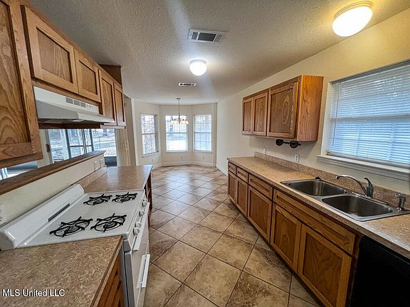 3rd image of 197 Burgundy Dr