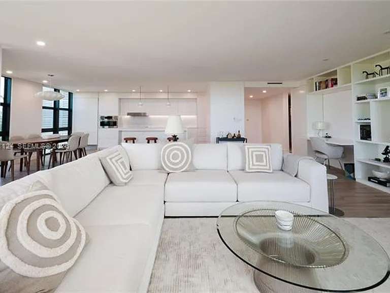 1121 Crandon Blvd #CU-D301 — Photo 1