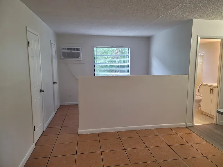 1041 SE Monterey Rd #B — Photo 4